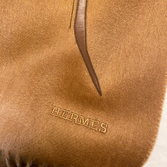 100% Authentic Hermes Cashmere Scarf Sold Out Online - Picture 4 of 16